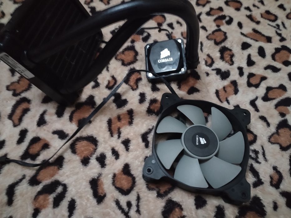 Cooler corsair lichid cu ventilator