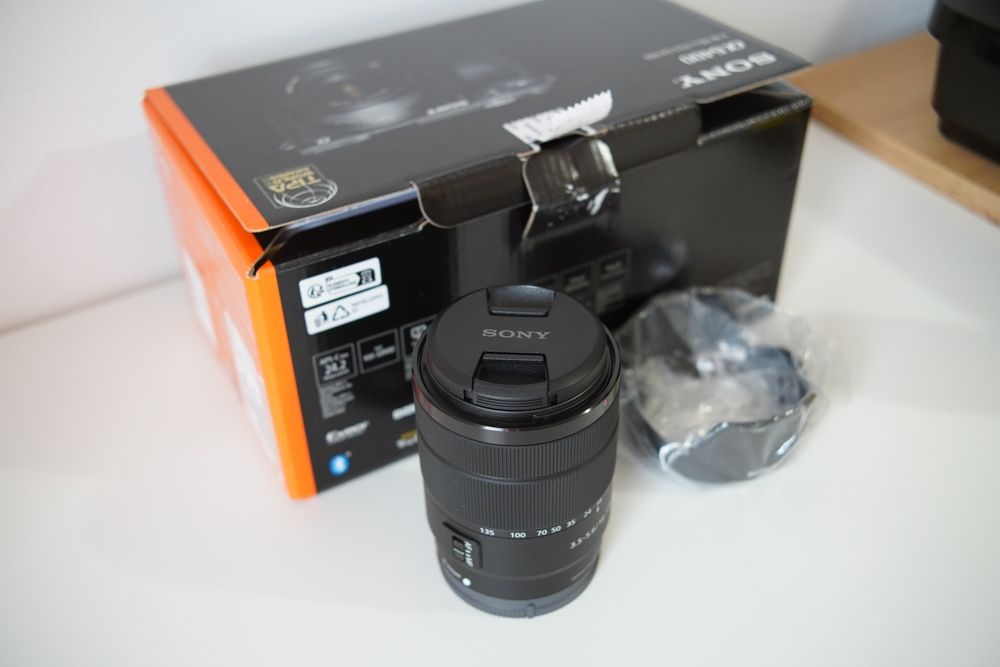 Sony E 18-135mm f3.5-5.6, nou