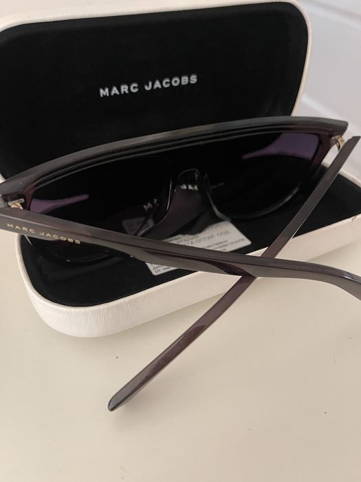 Слънчеви очила -цеят черен.