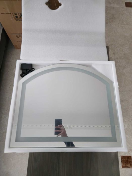 Oglindă LED touch pentru machiaj, cu bază și accesorii, nouă