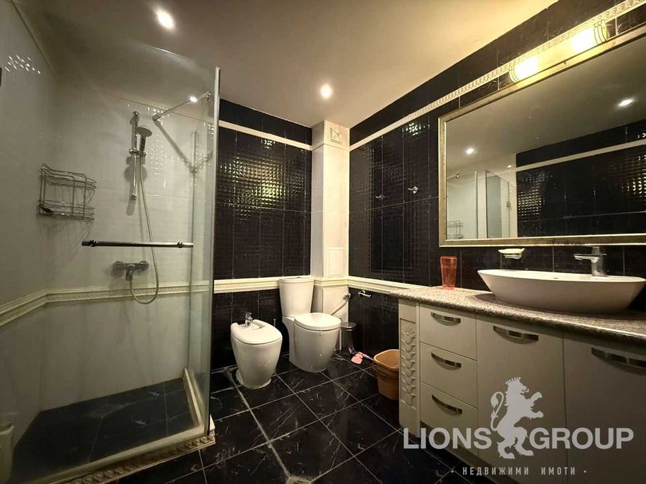 Тристаен обзаведен апартамент в затворен комплекс