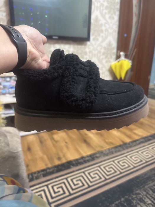 Продам зимние ботинки женские