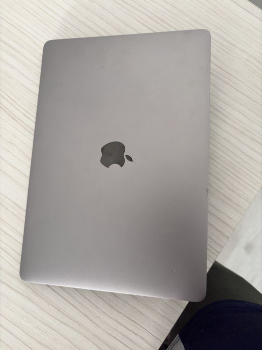 MacBook 13 Pro - i5, 8gb RAM, 256 GB SSD