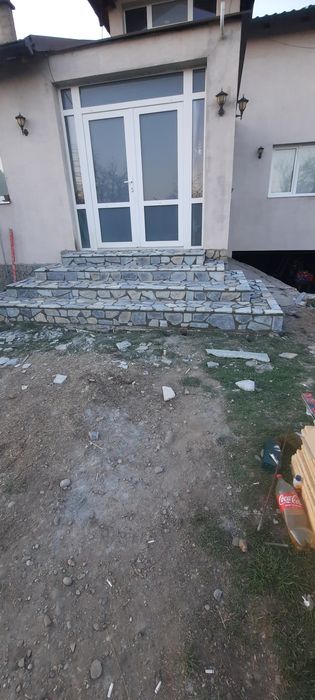 Piatră naturală de munte montaj și transport oriunde în tara