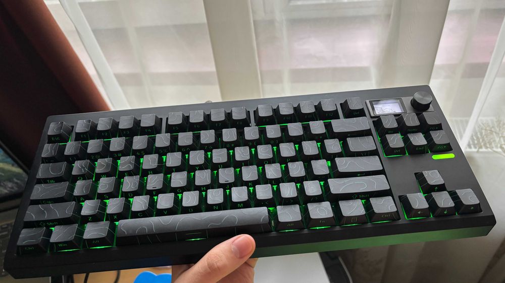 Tastatură Mecanică Custom Impecabilă (Gateron, RGB, Tri-mode, Ecran)