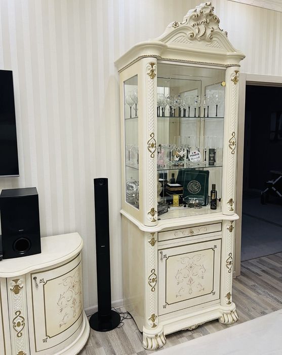 Мехмонхона учун мебел сотилади