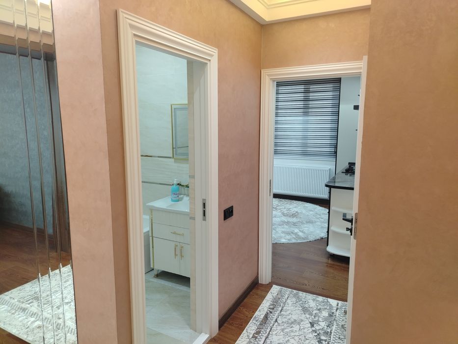 Продаётся своя квартира в центре бухаре