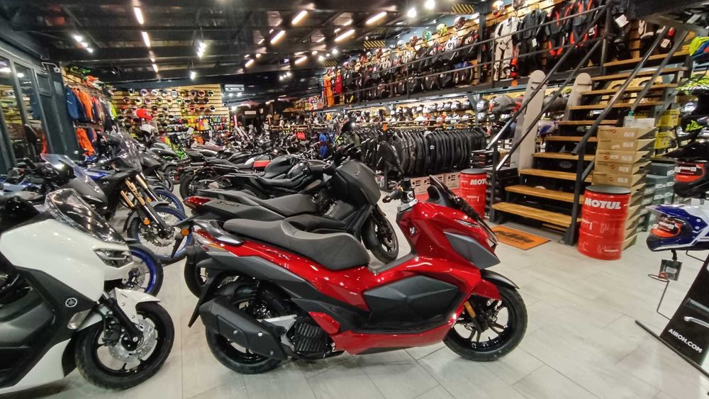 Scuter SYM JetX 125 ABS se conduce cu B-stoc EST BIKE Campina
