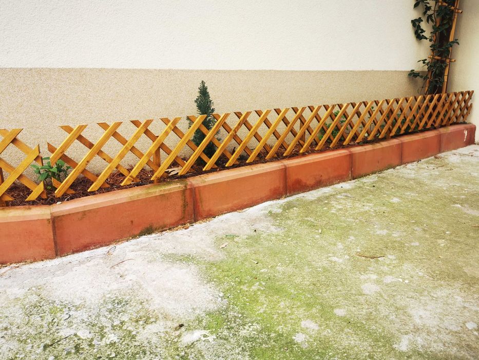 Дървена декоративна ограда