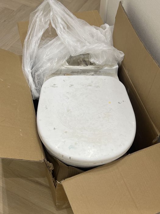 Продаю унитаз  ?3?:₽:)/?/?—!?///