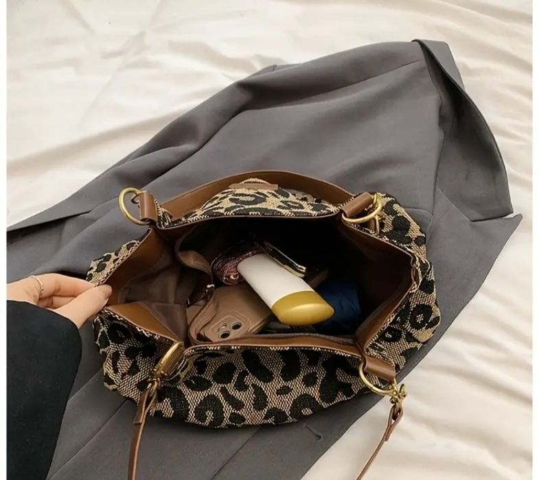 Сумка с принтом леопард.