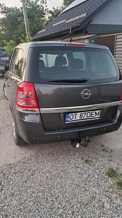 Vând Opel Zamfira