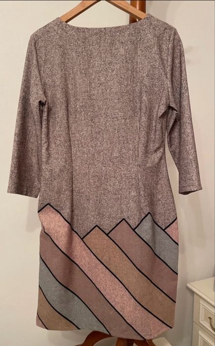 Rochie elegantă cu model geometric, mâneci trei sferturi