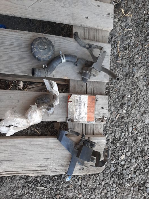 Мерседес 210 егаз, блок абс крышка радиатора