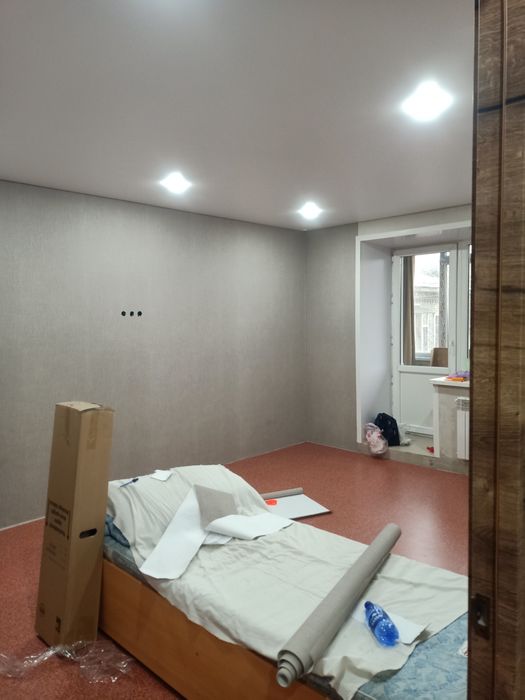 Поклейка обоев галтелей