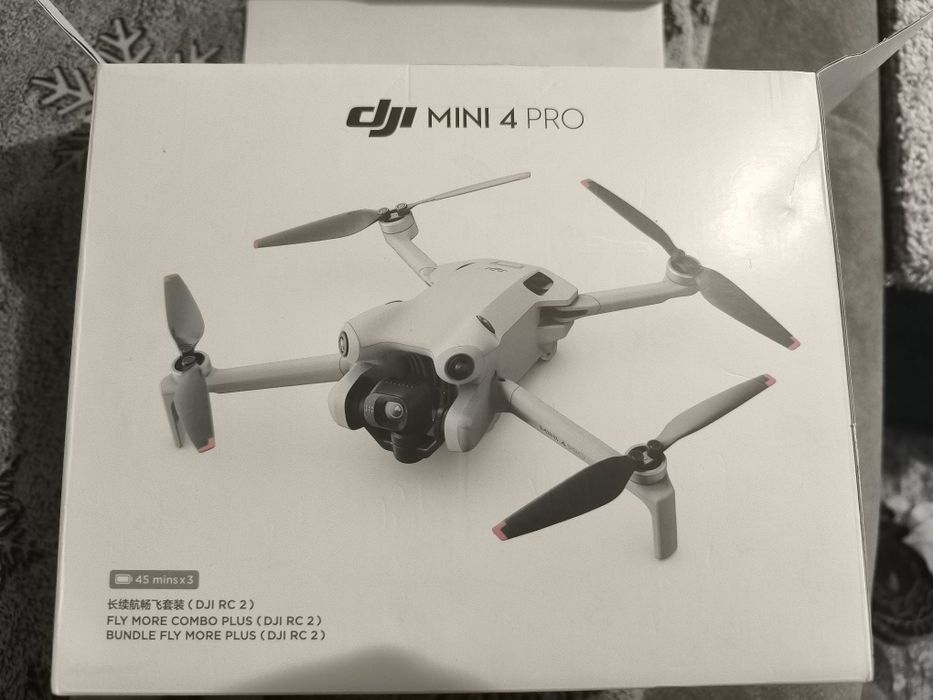 Dron DJI 4  fly more combo