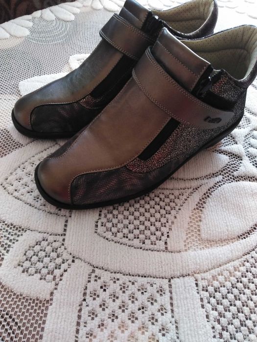 Нови дамски обувки номер 39 - 30 лв