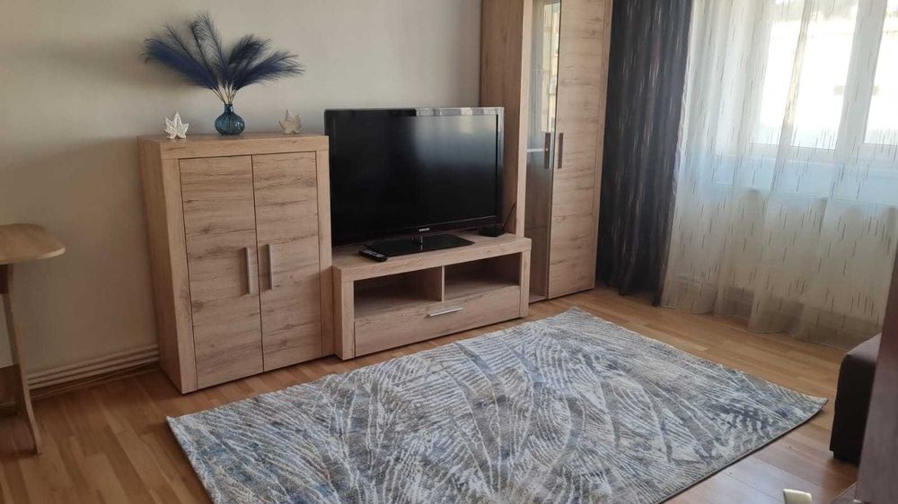 Garsoniera de inchiriat zona piata