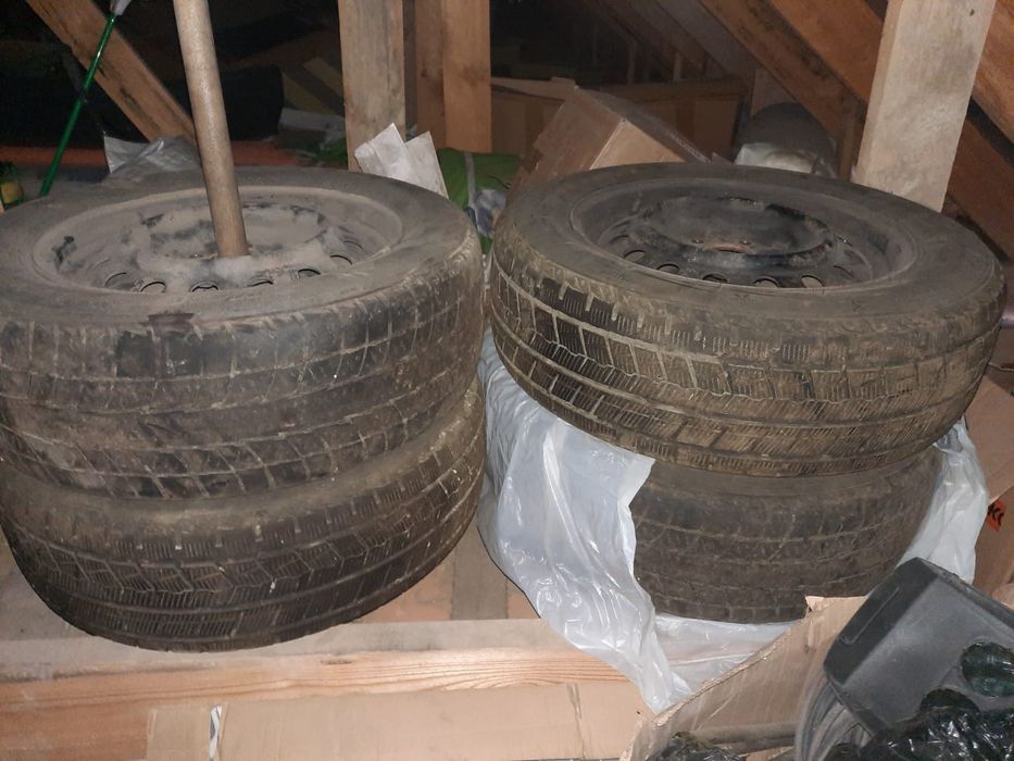 Покрышки с дисками R16 продам