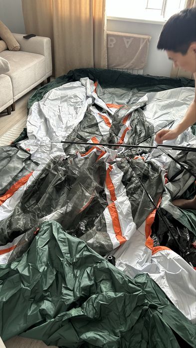 Продам палатку на 4-8 человек