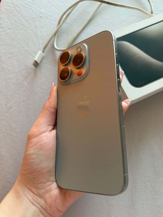 iPhone 15 Pro de vanzare