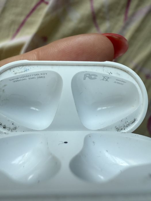 Продам кейс Airpods 2