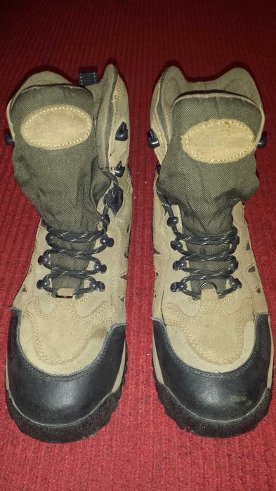 Продаются водонепроницаемые ботинки