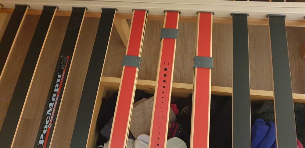 2 бр. легла от масив с матраци 90/200