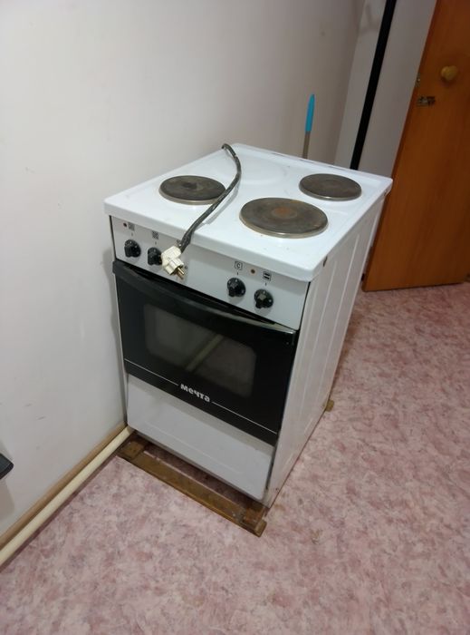 Продам электроплиту четырёхкомфорку