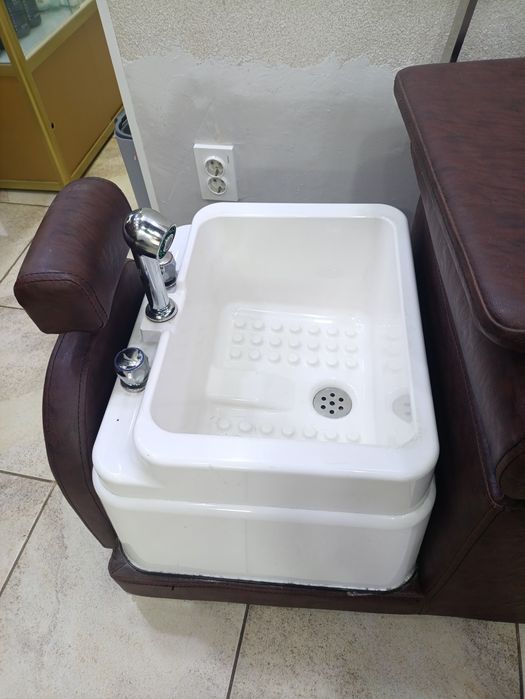 Продам педикюрное кресло