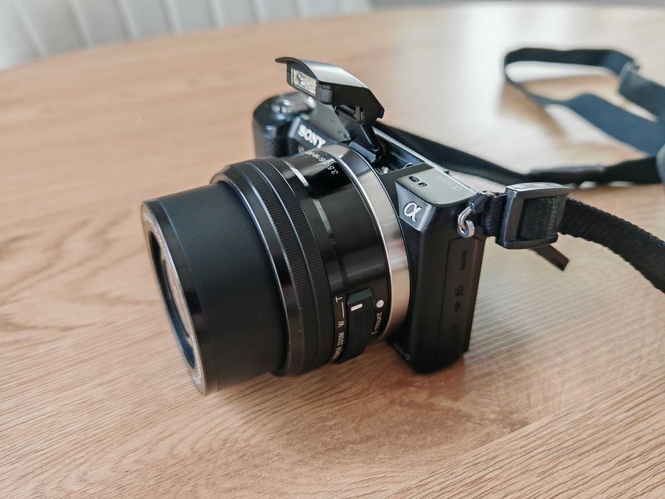 Aparat foto Mirrorless Sony Alpha A5000