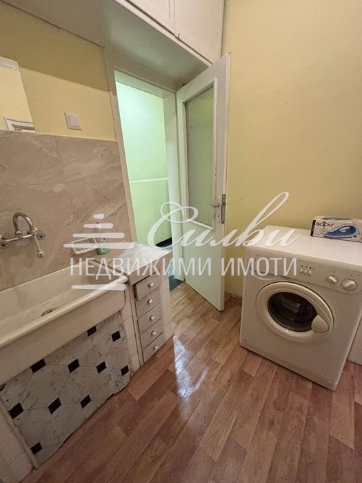 Дава се под наем Тристаен апартамент в Шумен, Добруджански - 90 кв.м за 306 € - Снимка #3