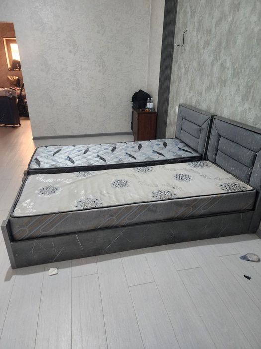 Divanlar sotiladi holati yangi kami bor