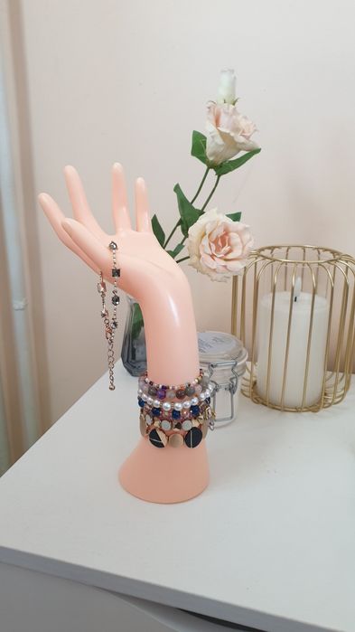 Модел на ръка за бижута