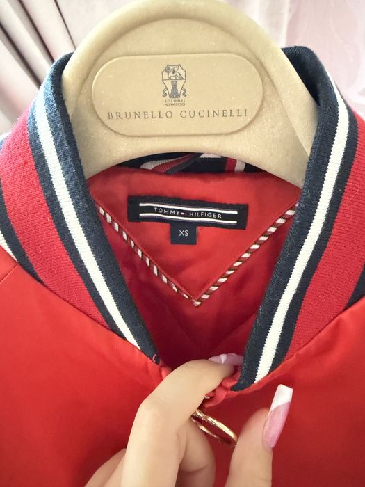 Tommy Hilfiger бомбер красный