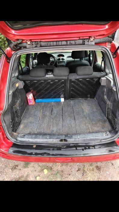 Продавам Пежо 206