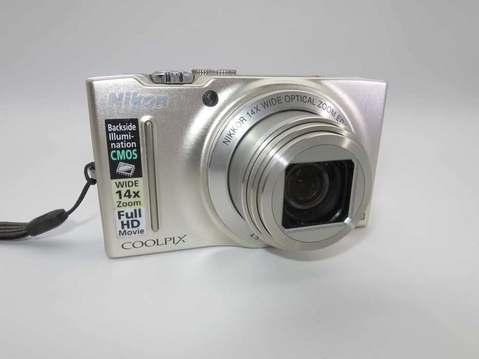 Nikon Coolpix S8200 компактен цифров фотоапарат, дигитална камера 14х оптичен зум, FULL-HD видео, в чудесно състояние, пълен комплект, работи отлично!