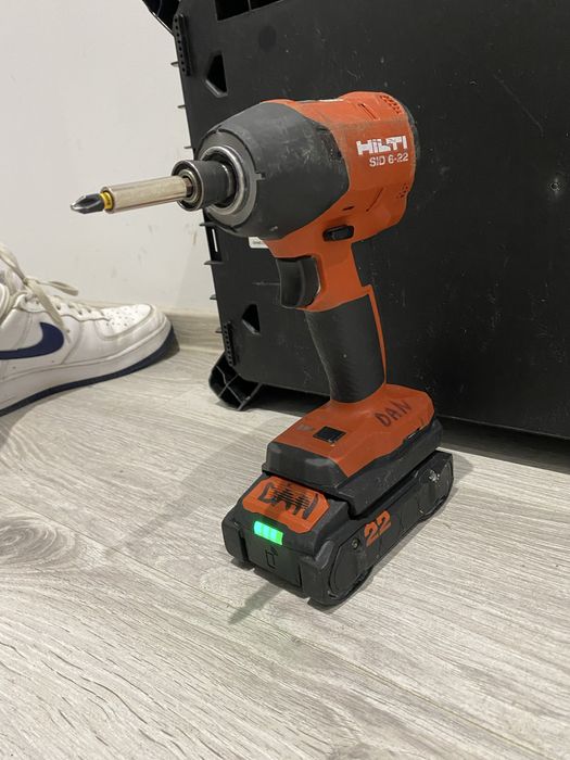 Impact hilti sid 6-22 + incarcator, baterie si cutie