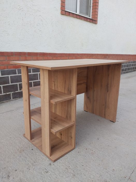 Стол для дома и офиса