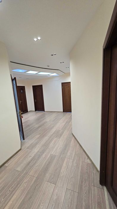 Евро офис в аренду 120кв.м! Бизнес Центр "Grand Trade"!