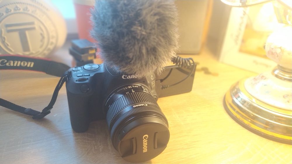Фотоаппарат CANON 200D комплект