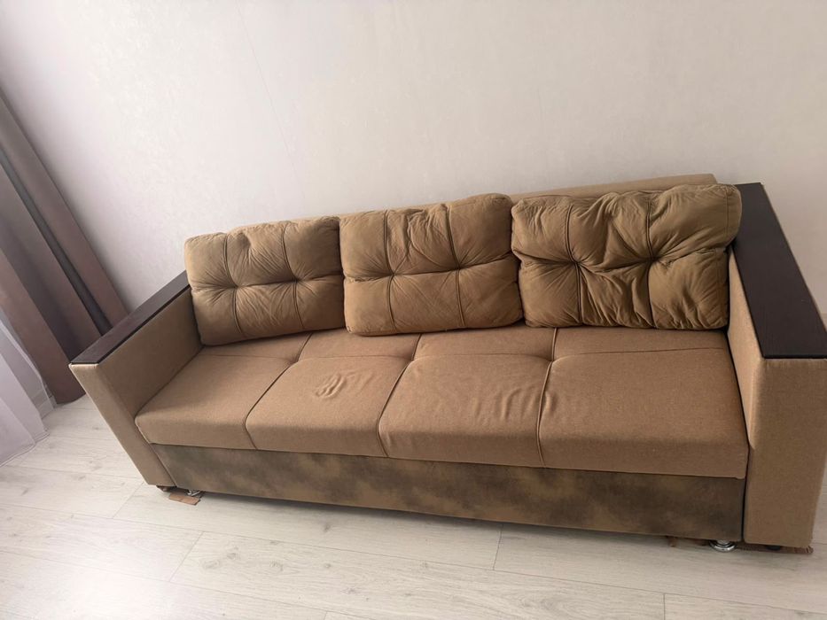 Продам  диван .