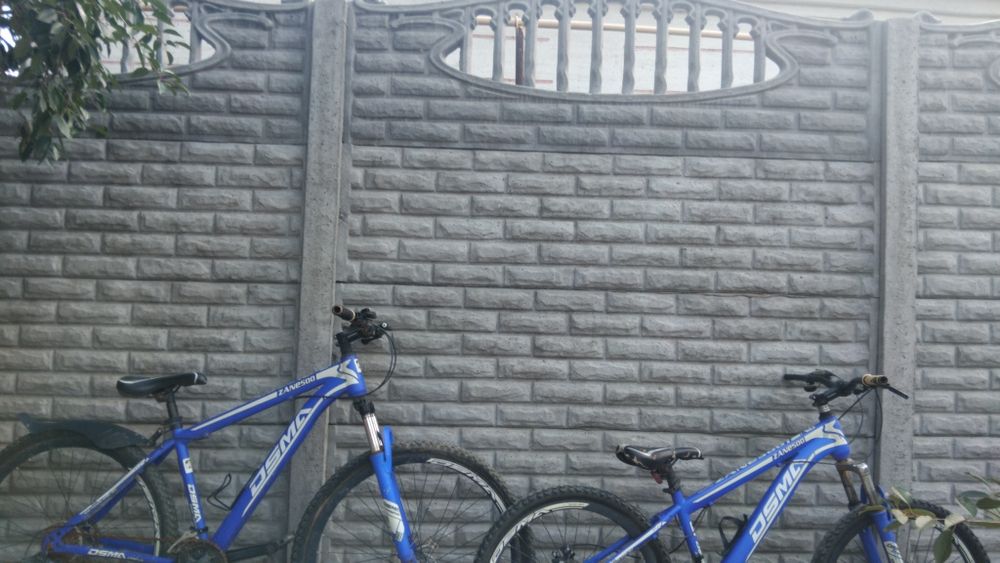 Два велосипеда которые нуждается в ремонте