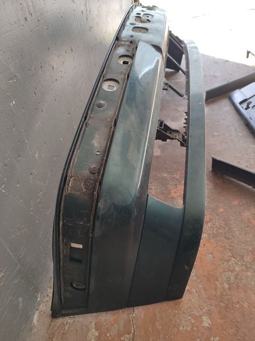 Передний бампер оригинал на БМВ Е34