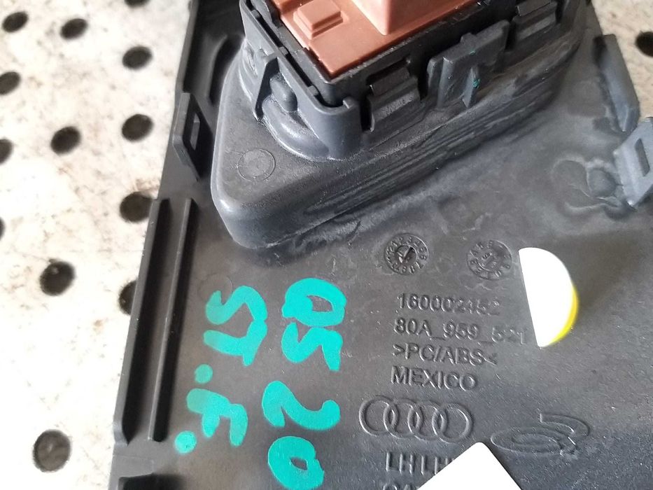 Butoane blocare usi audi q5 fy 80a959521