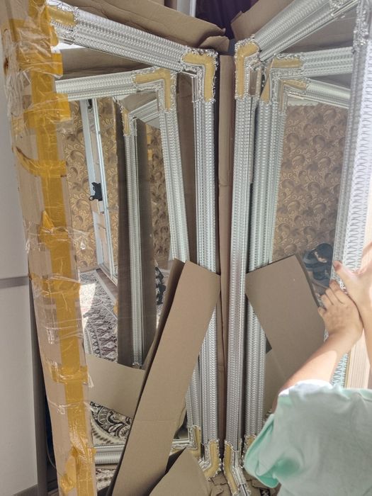 Продам парикмахерское кресло и зеркало.