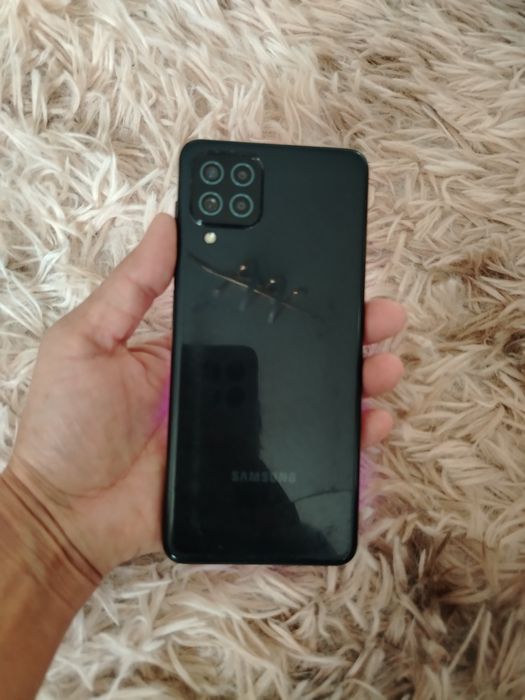 Продаётся телефон