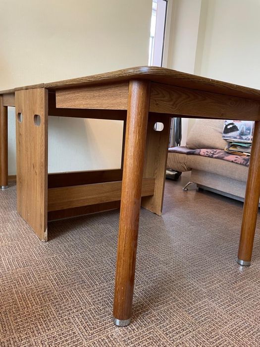 Стол раскладной, размер 195*90, еще 4 табуретки