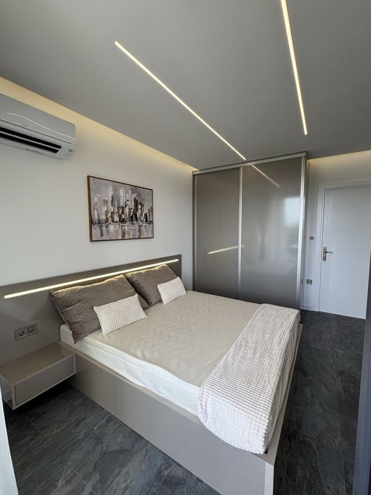 Продавам луксозен двустаен апартамент в Panorama Park East