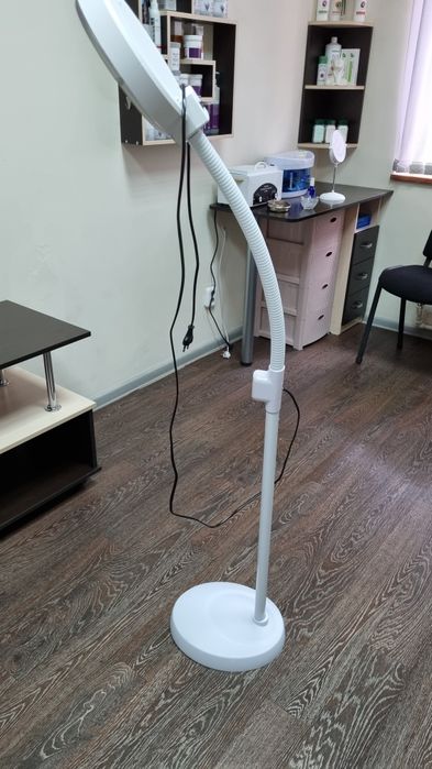 Продаю лампу-лупу новая